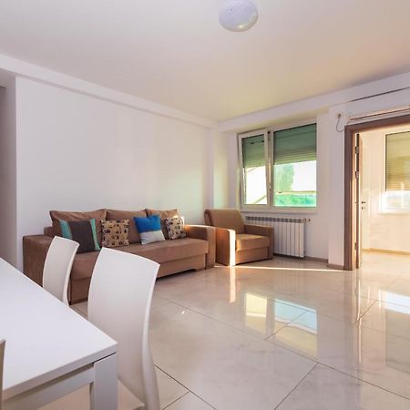C&Y Marco Apartments Mamaia Exteriör bild